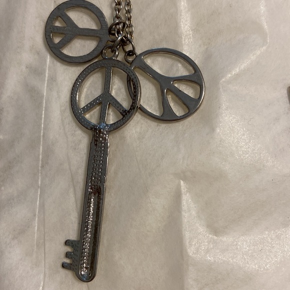 4 long neckless and 1 shirt brand new with two type of earrings all adjustable - Picture 3 of 9